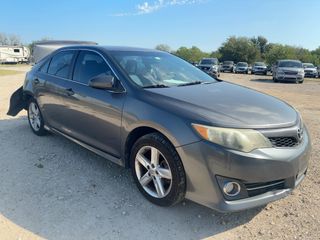 2014 Toyota Camry SE - Exterior Front Right Corner Image